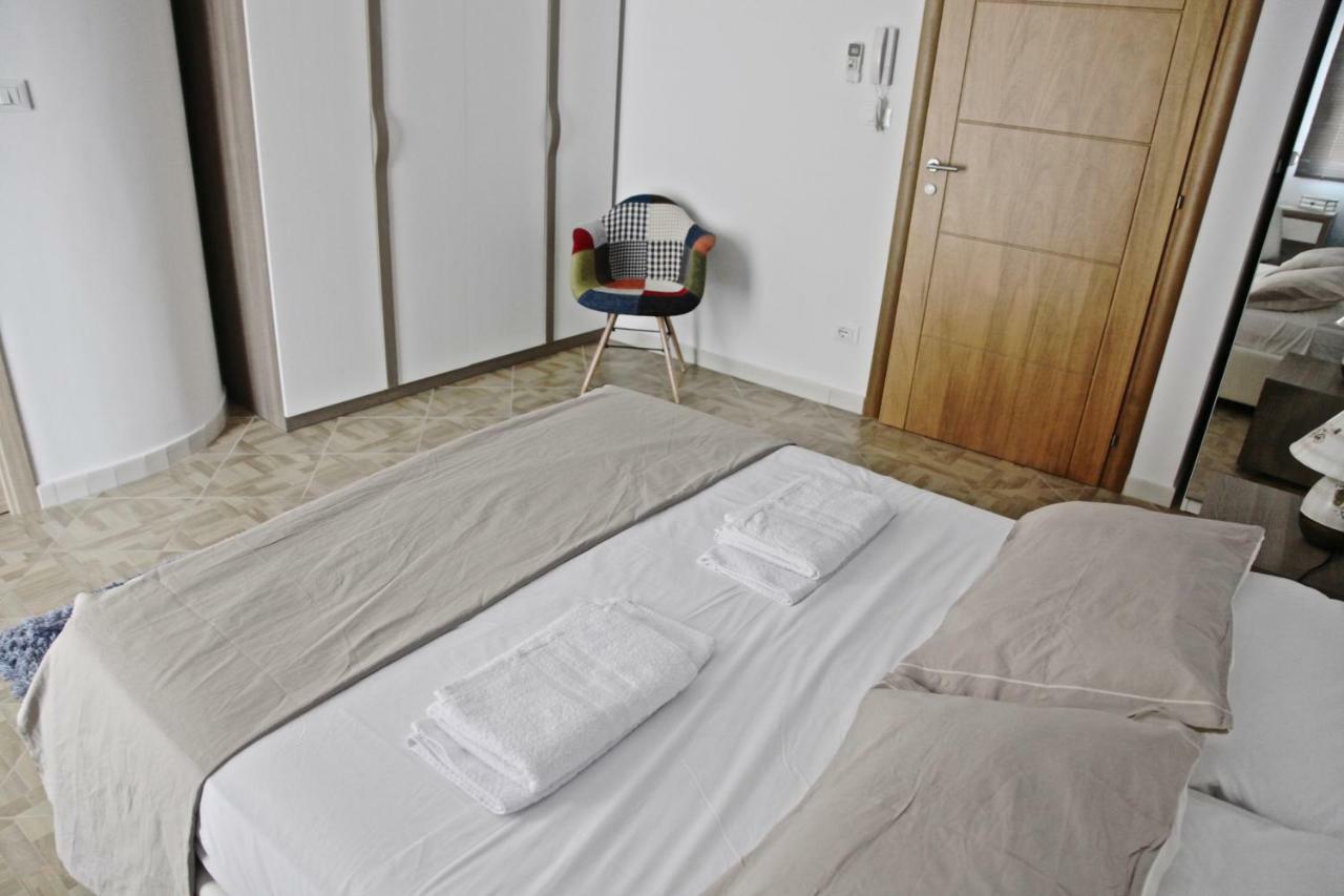 Casaleo Hotel กัมโปเฟลิเช ดิ โรชเชลลา ภายนอก รูปภาพ